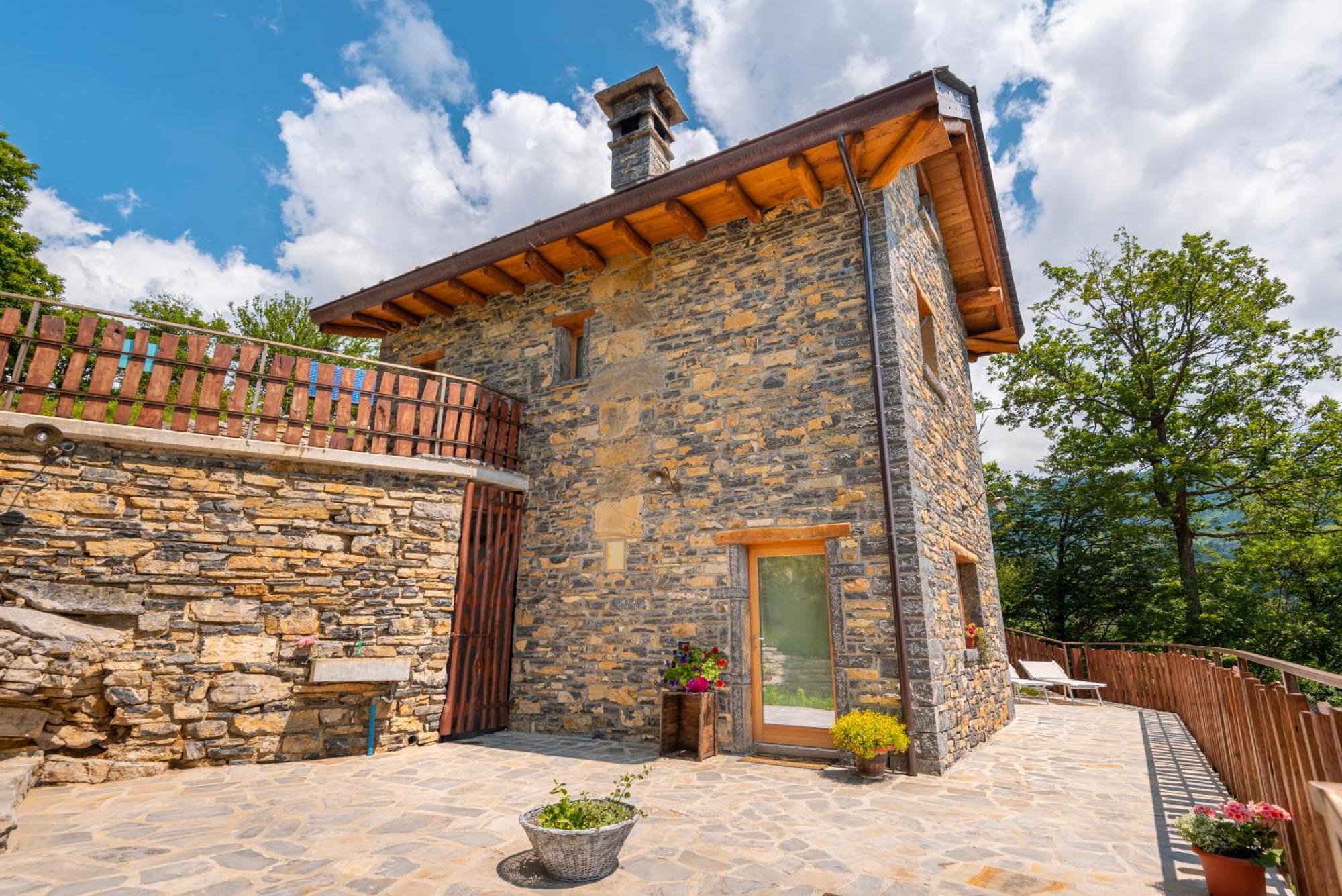 La Torre Del Manghen: Agri-Alloggio Indipendente Rota d'Imagna Exterior photo