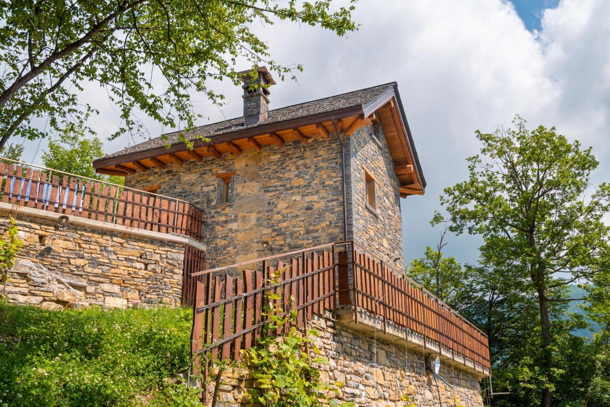 La Torre Del Manghen: Agri-Alloggio Indipendente Rota d'Imagna Exterior photo