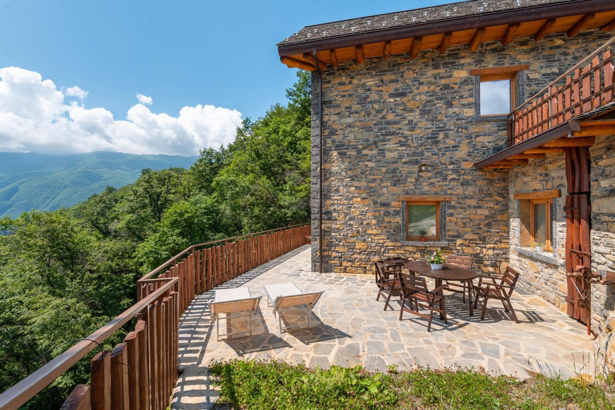 La Torre Del Manghen: Agri-Alloggio Indipendente Rota d'Imagna Exterior photo