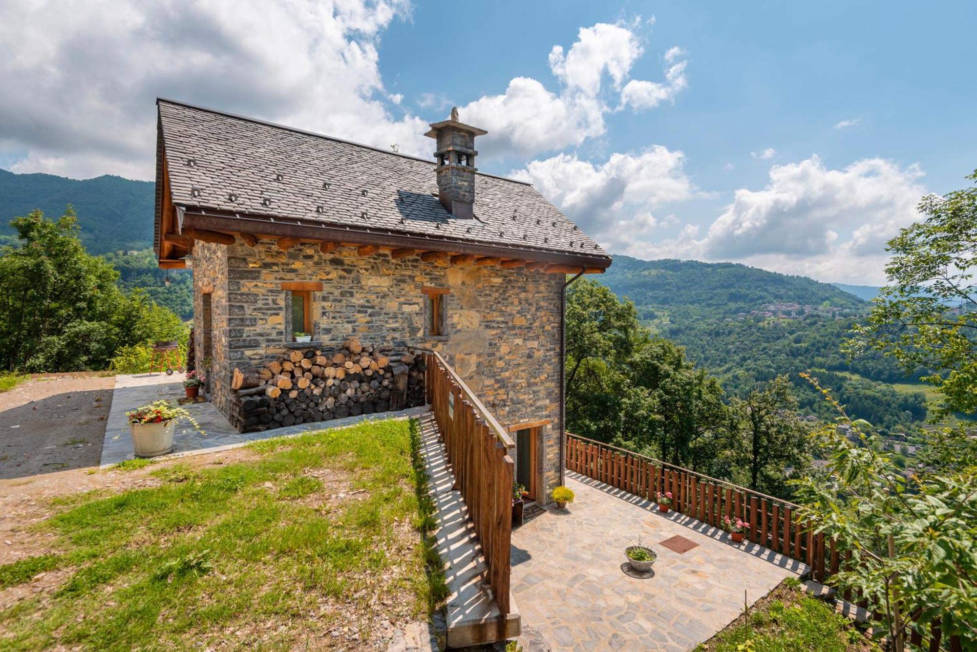 La Torre Del Manghen: Agri-Alloggio Indipendente Rota d'Imagna Exterior photo