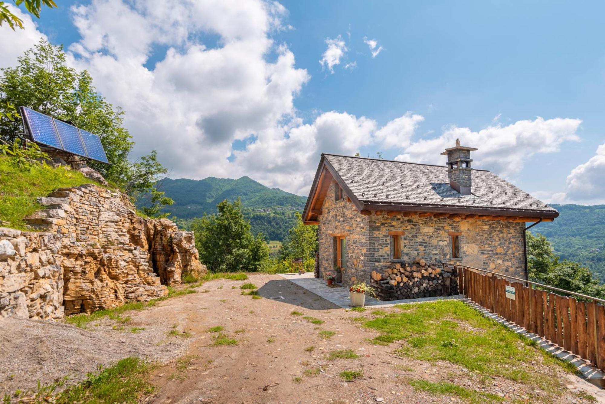 La Torre Del Manghen: Agri-Alloggio Indipendente Rota d'Imagna Exterior photo